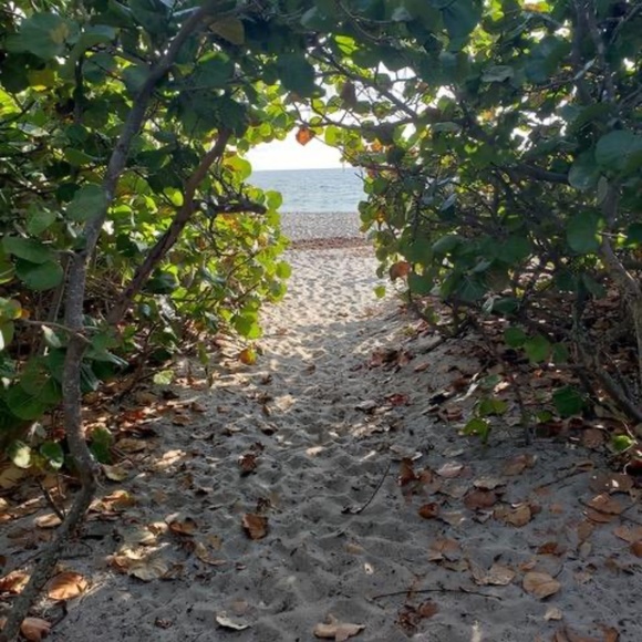 Meet your Posher, Faith - Picture 3 of 3